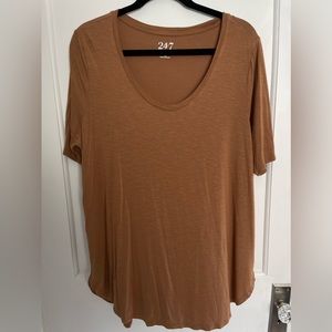 Scoop Neck rust colored t-shirt with rounded hem